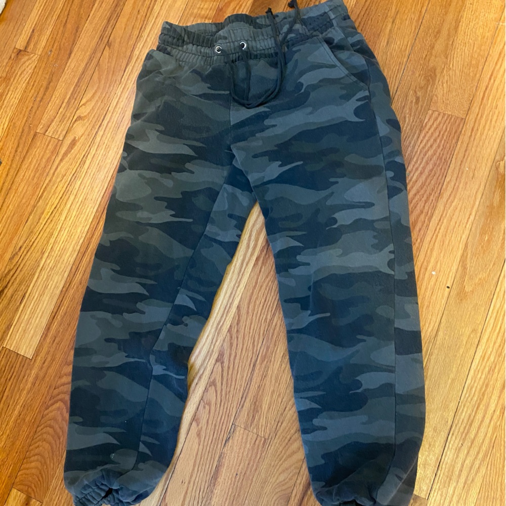 WILD FABLE XS CAMO SWEATPANTS